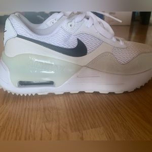 Nike air max SYSTM women’s size 8